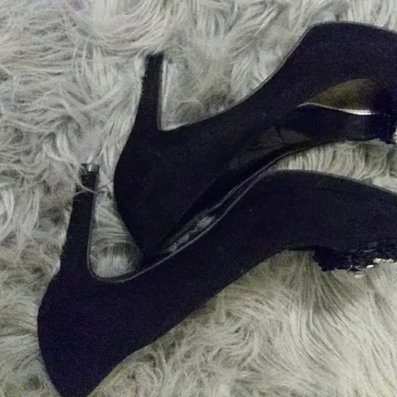 Heels - Picture 4 of 4